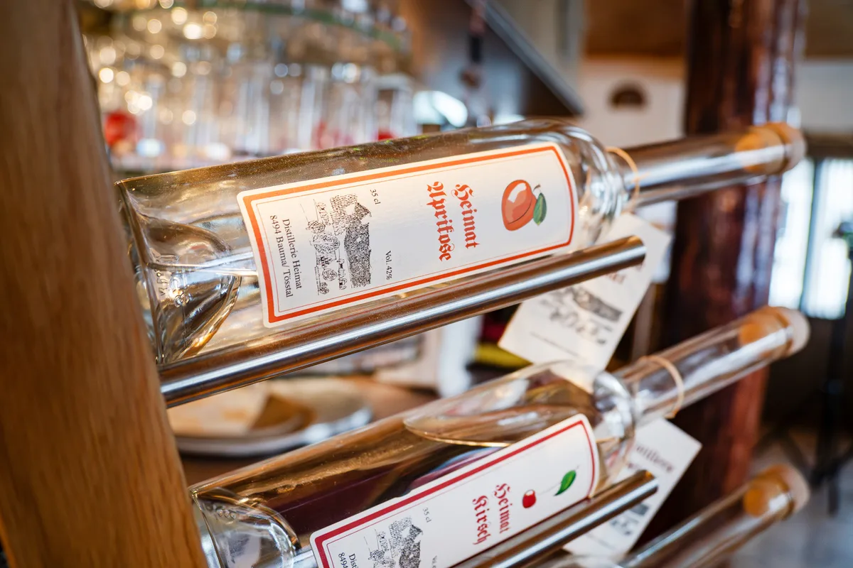 Bei den Speisen und Getränken im Restaurant Bahnhof wird Regionales gross geschrieben. Besuch bei Markus Kradolfer im restaurant Bahnhof in Bauma.